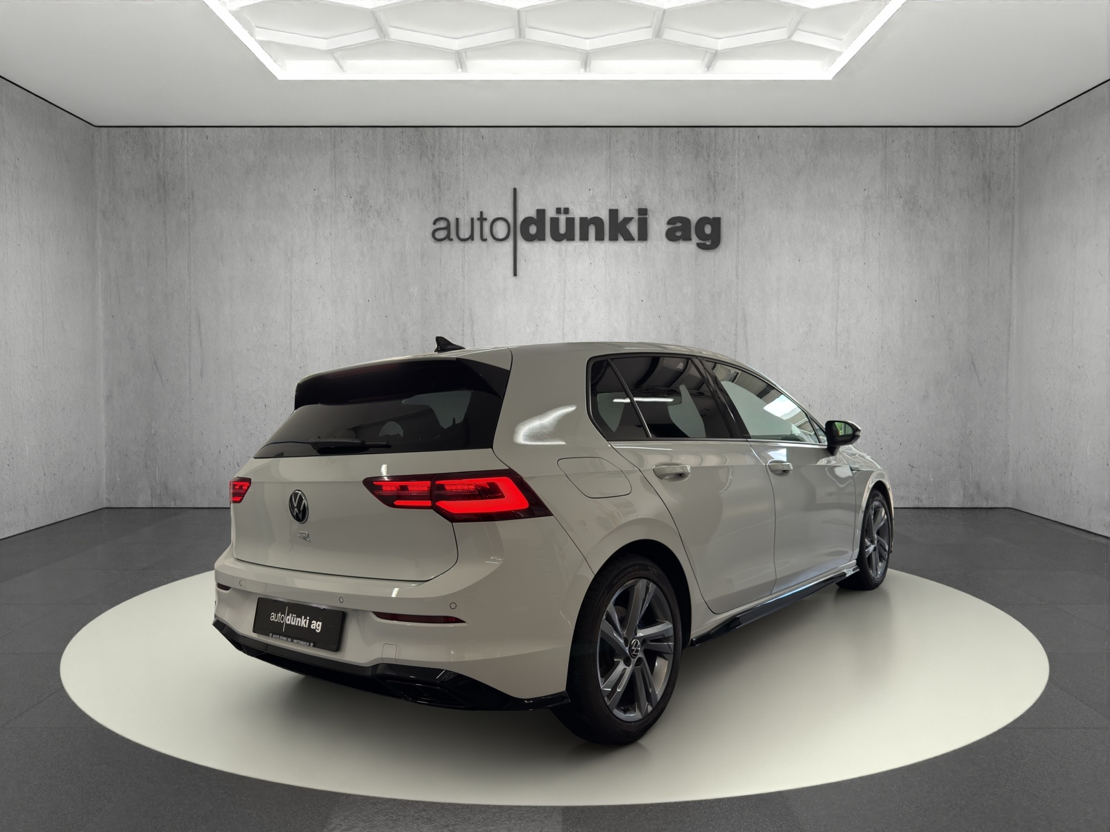VW Golf 1.5 eTSI mHEV ACT R-Line DSG-image-3