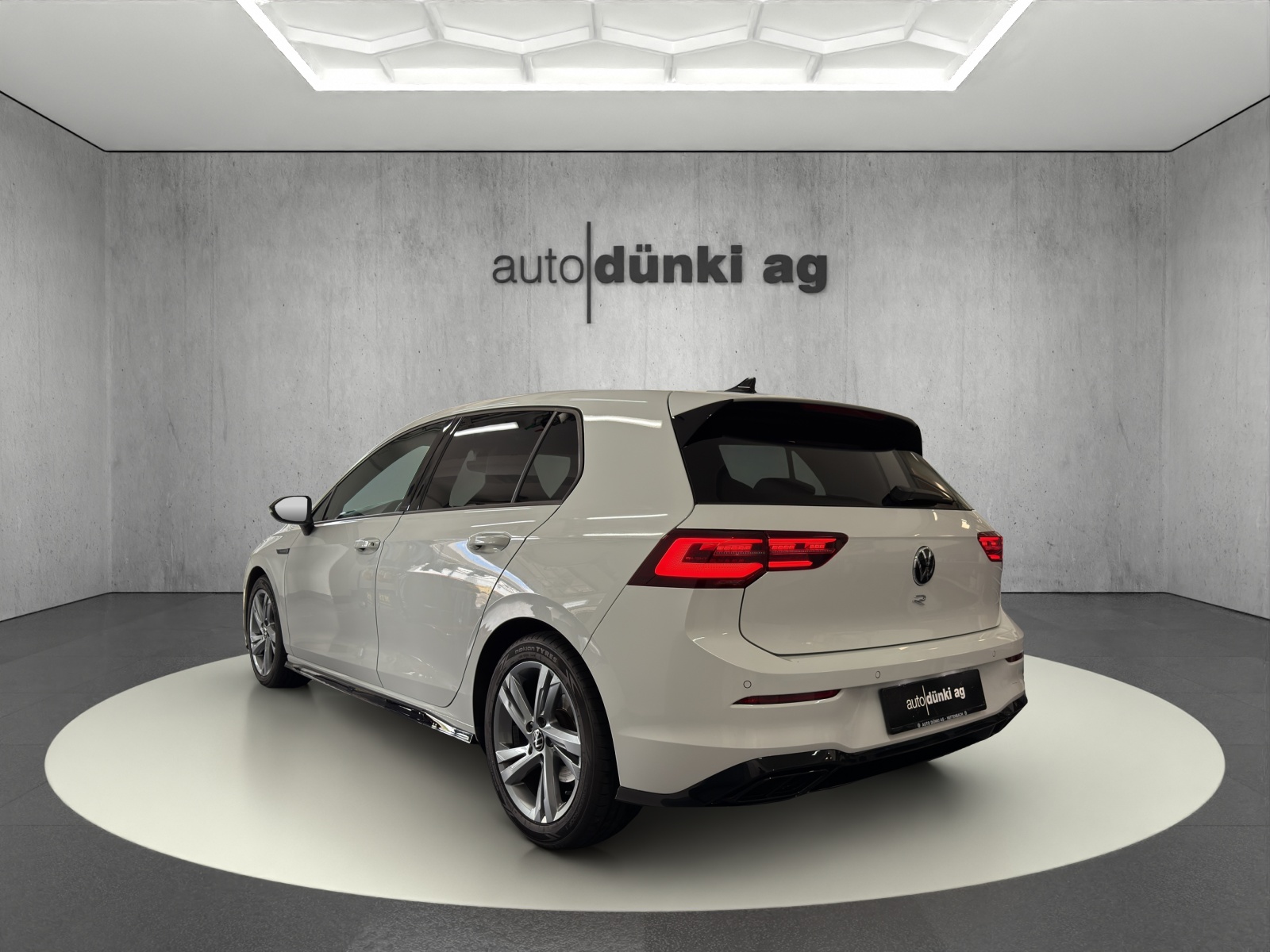 VW Golf 1.5 eTSI mHEV ACT R-Line DSG-image-2