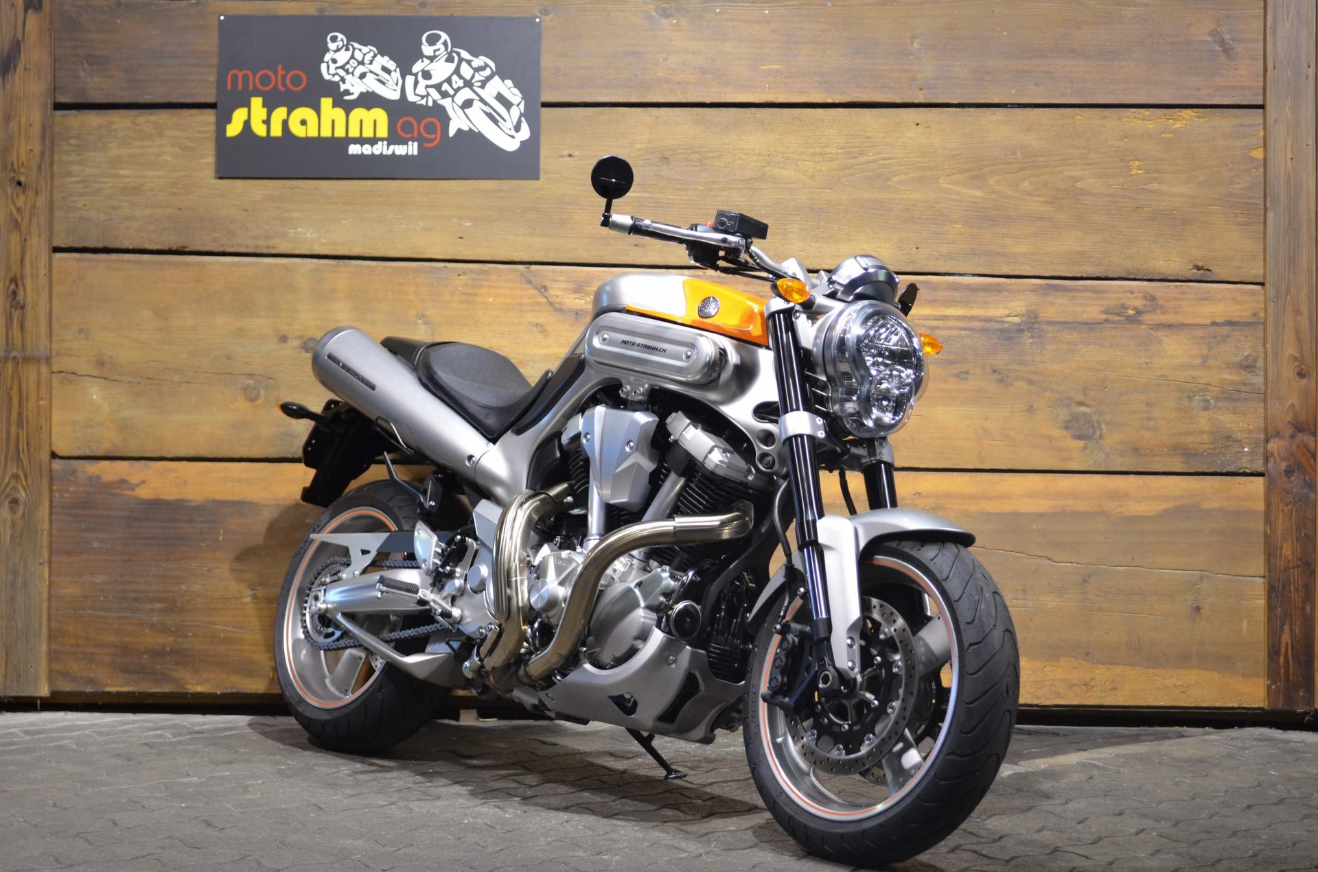 YAMAHA MT01