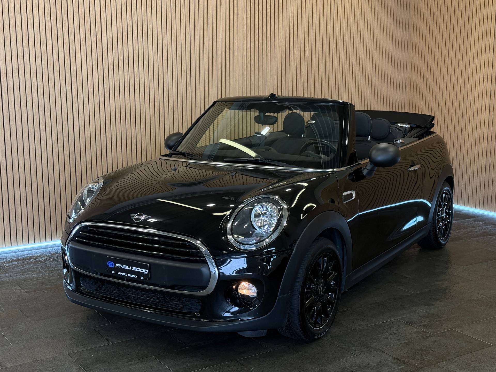MINI One Cabriolet-image-0