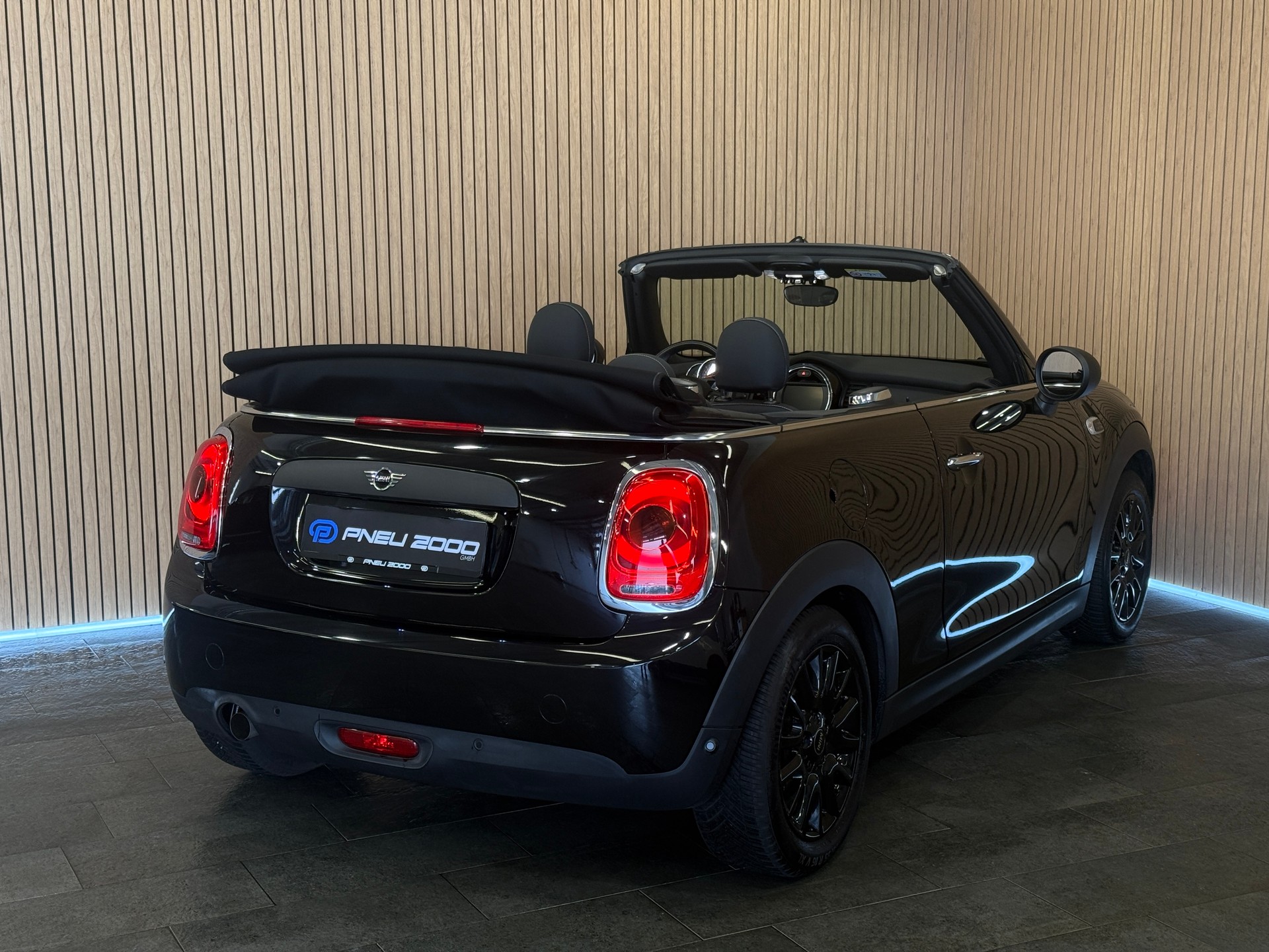 MINI One Cabriolet-image-3