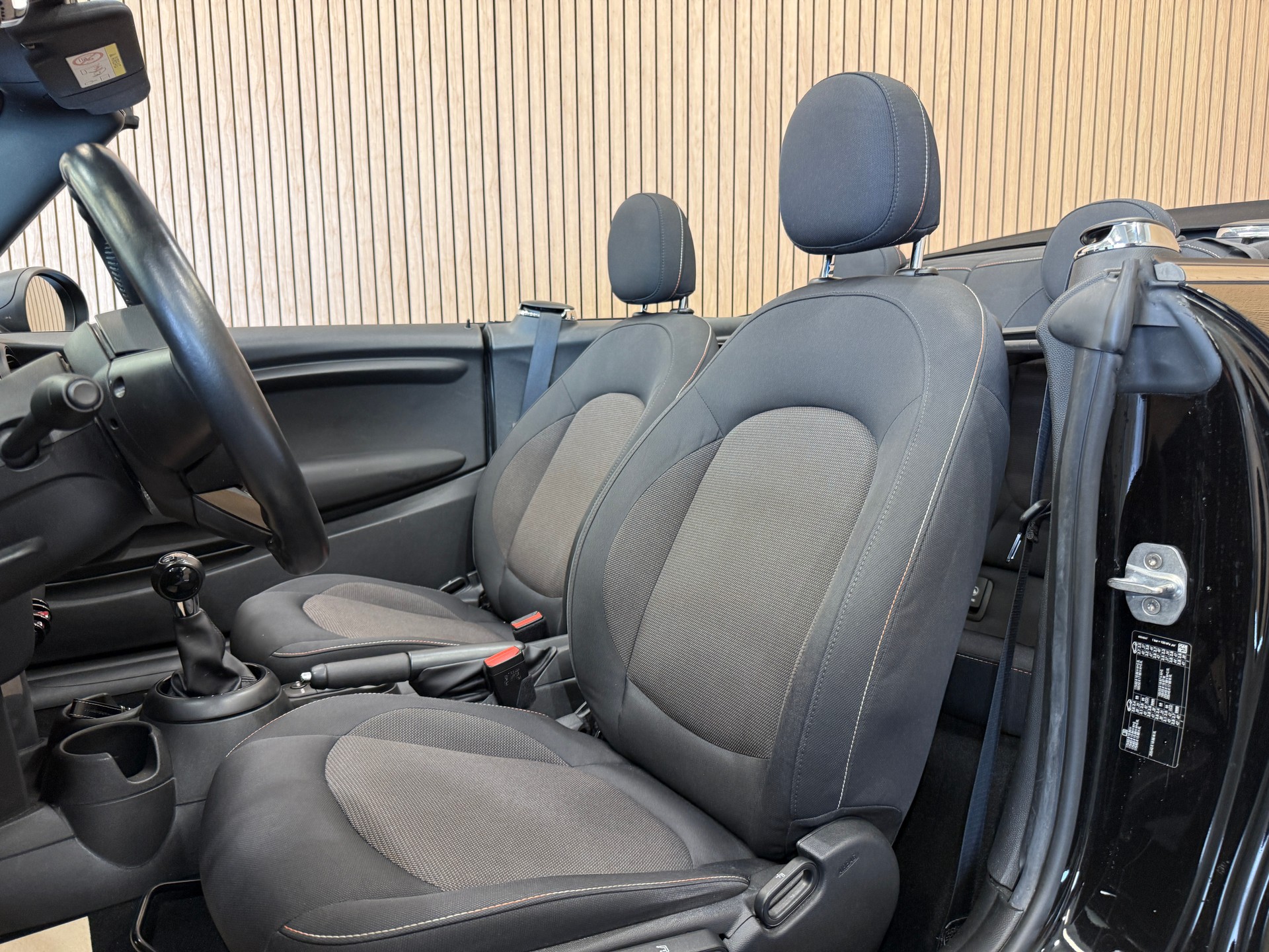 MINI One Cabriolet-image-6