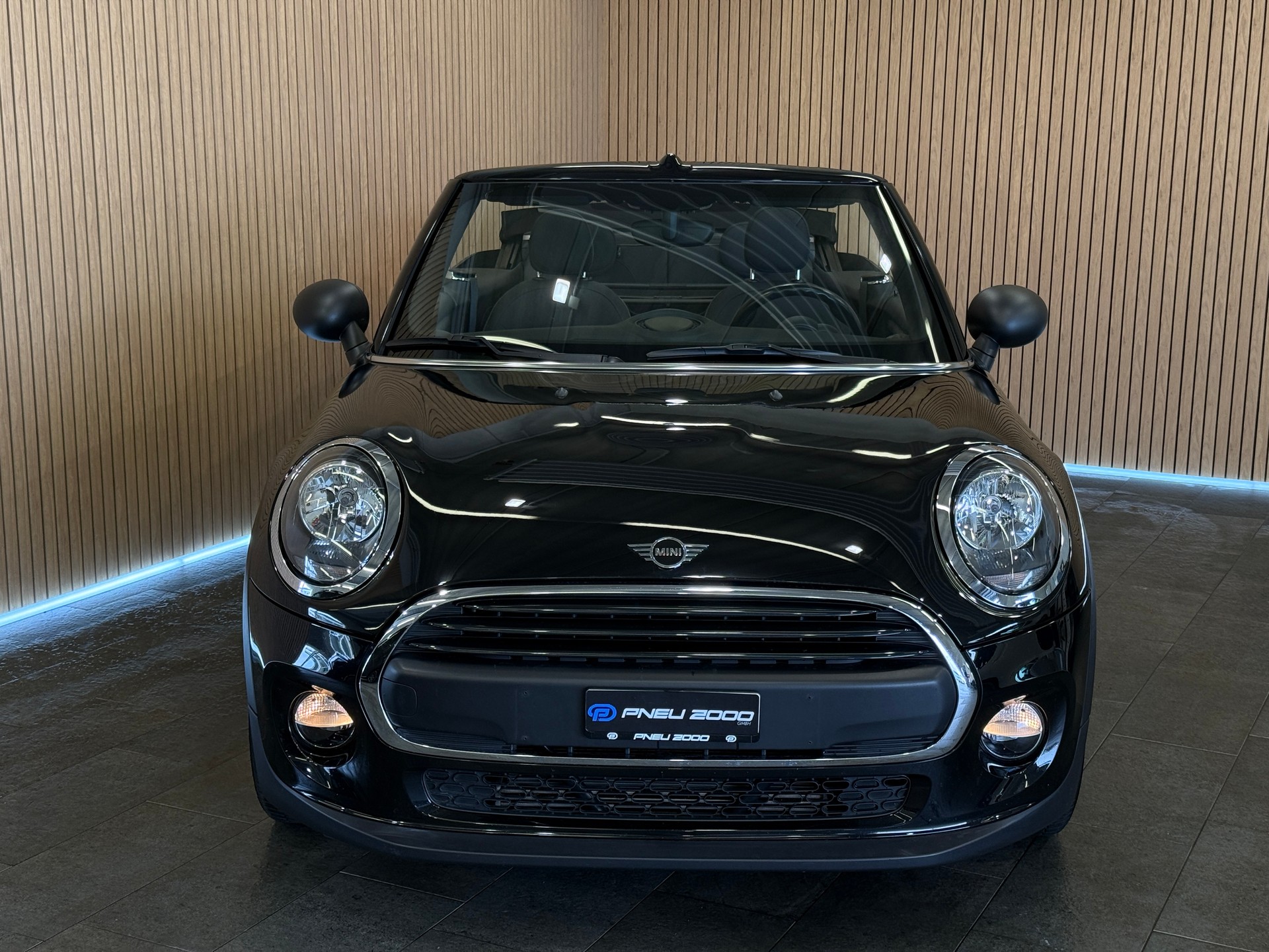 MINI One Cabriolet-image-1