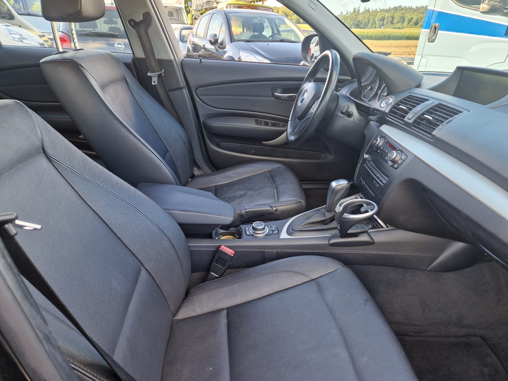 BMW 120i Steptronic-image-7