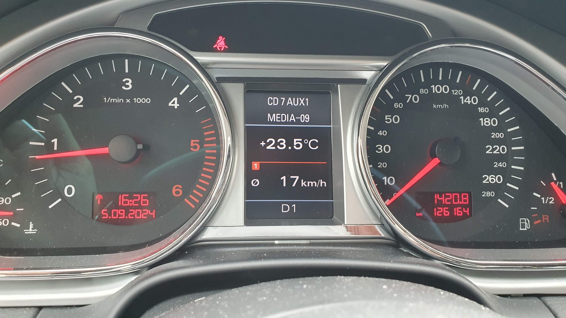 AUDI Q7 3.0 TDI quattro-image-8