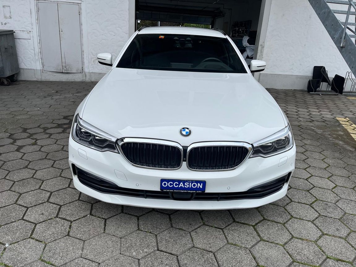 BMW 540i xDrive Touring Sport Line Steptronic-showroom-element-2