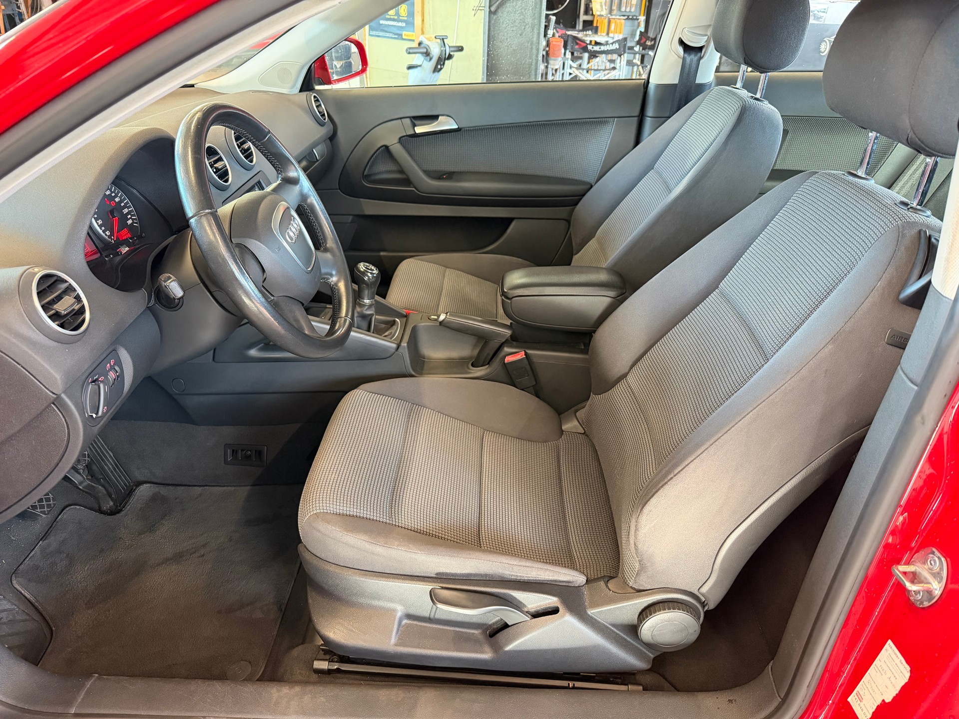 AUDI A3 1.6 Ambiente-image-9