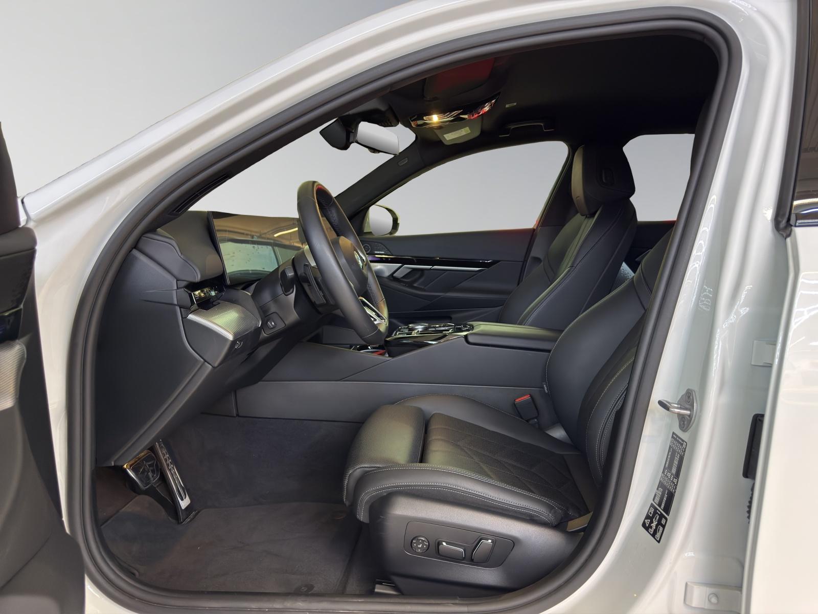 BMW 520d xDrive Touring M Sport-image-13