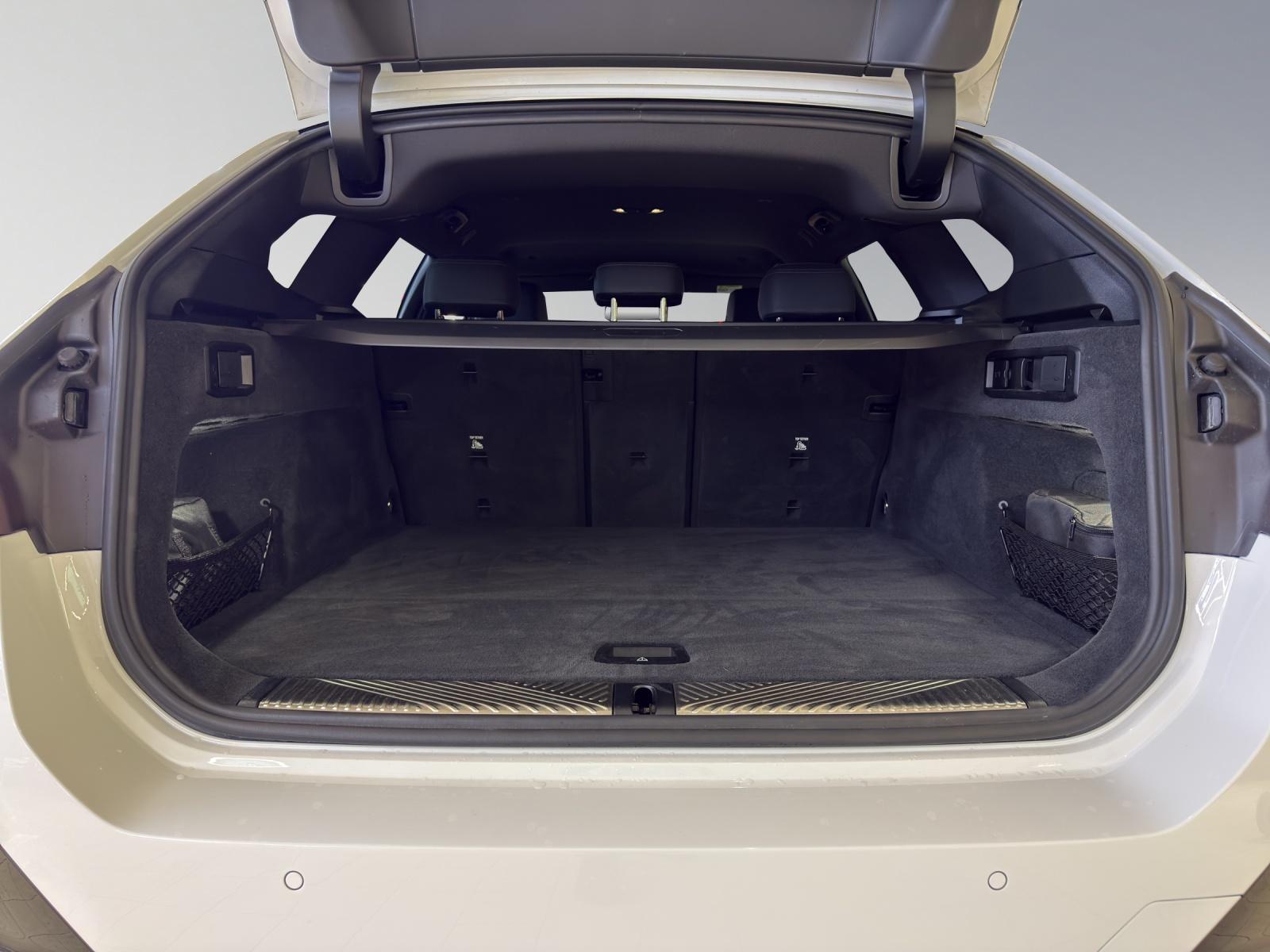 BMW 520d xDrive Touring M Sport-image-16