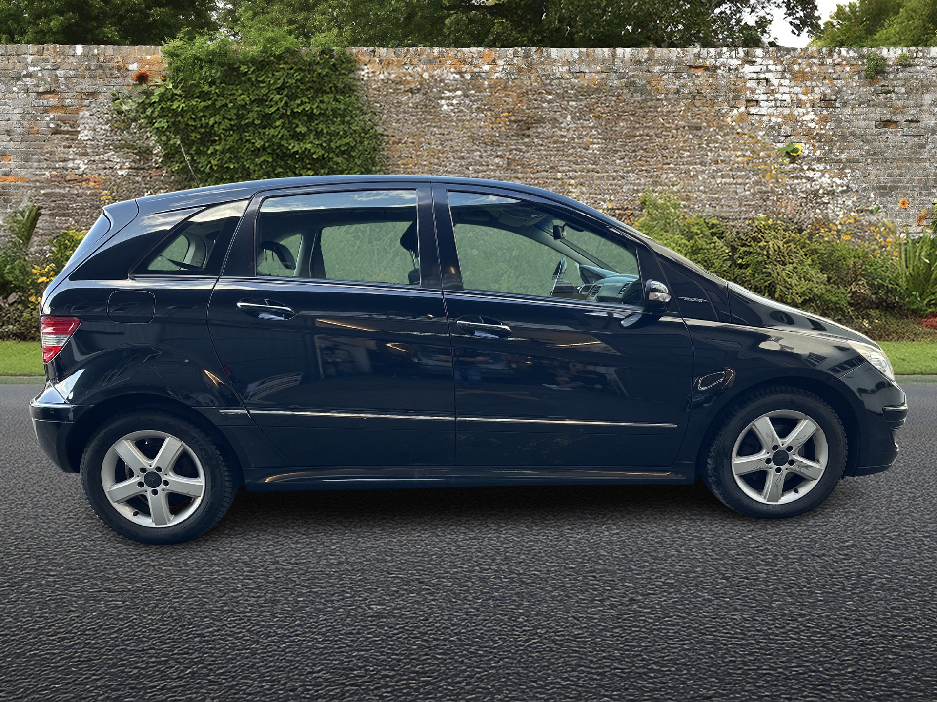 MERCEDES-BENZ B 200 CDI-image-5