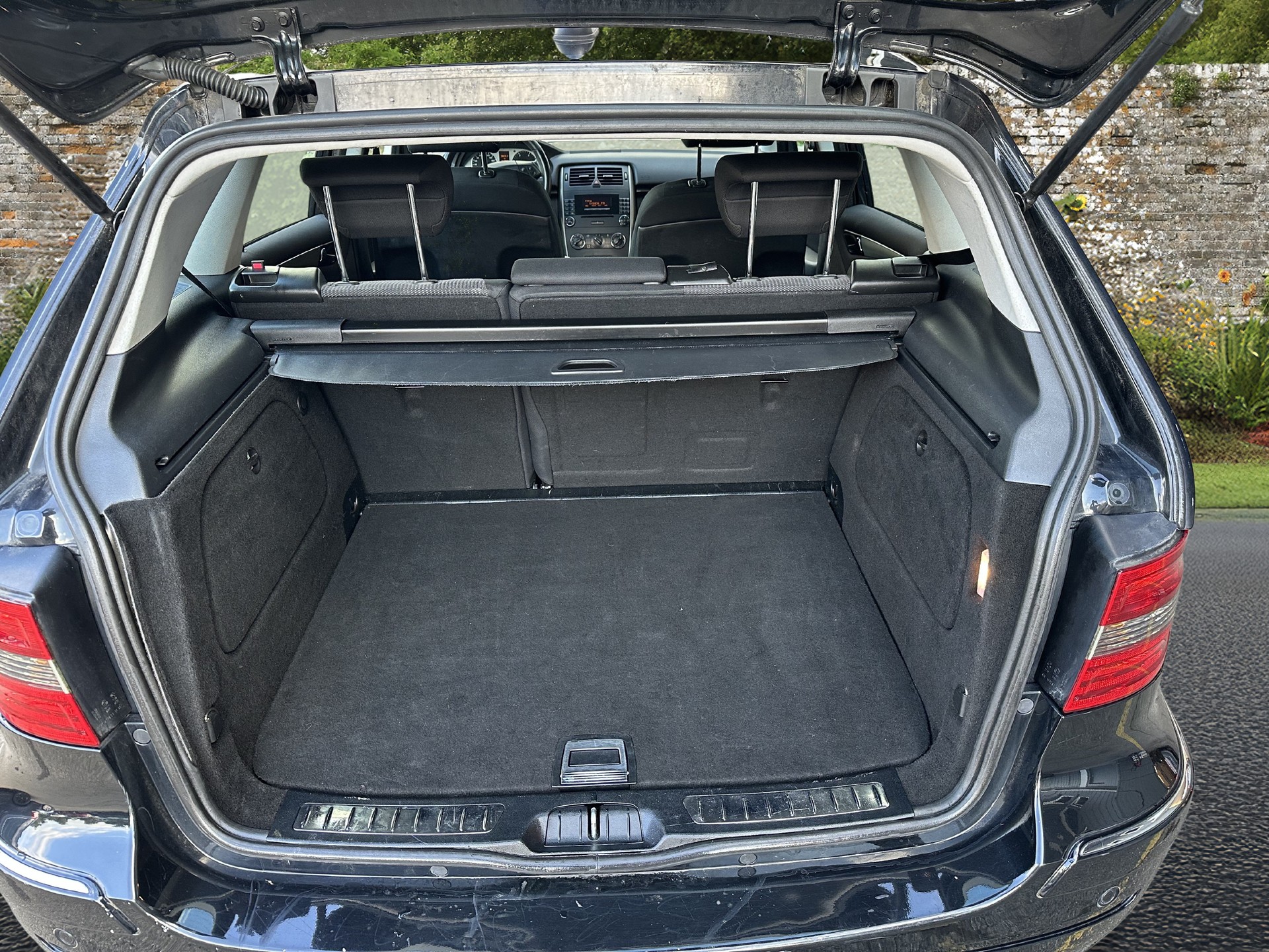 MERCEDES-BENZ B 200 CDI-image-9
