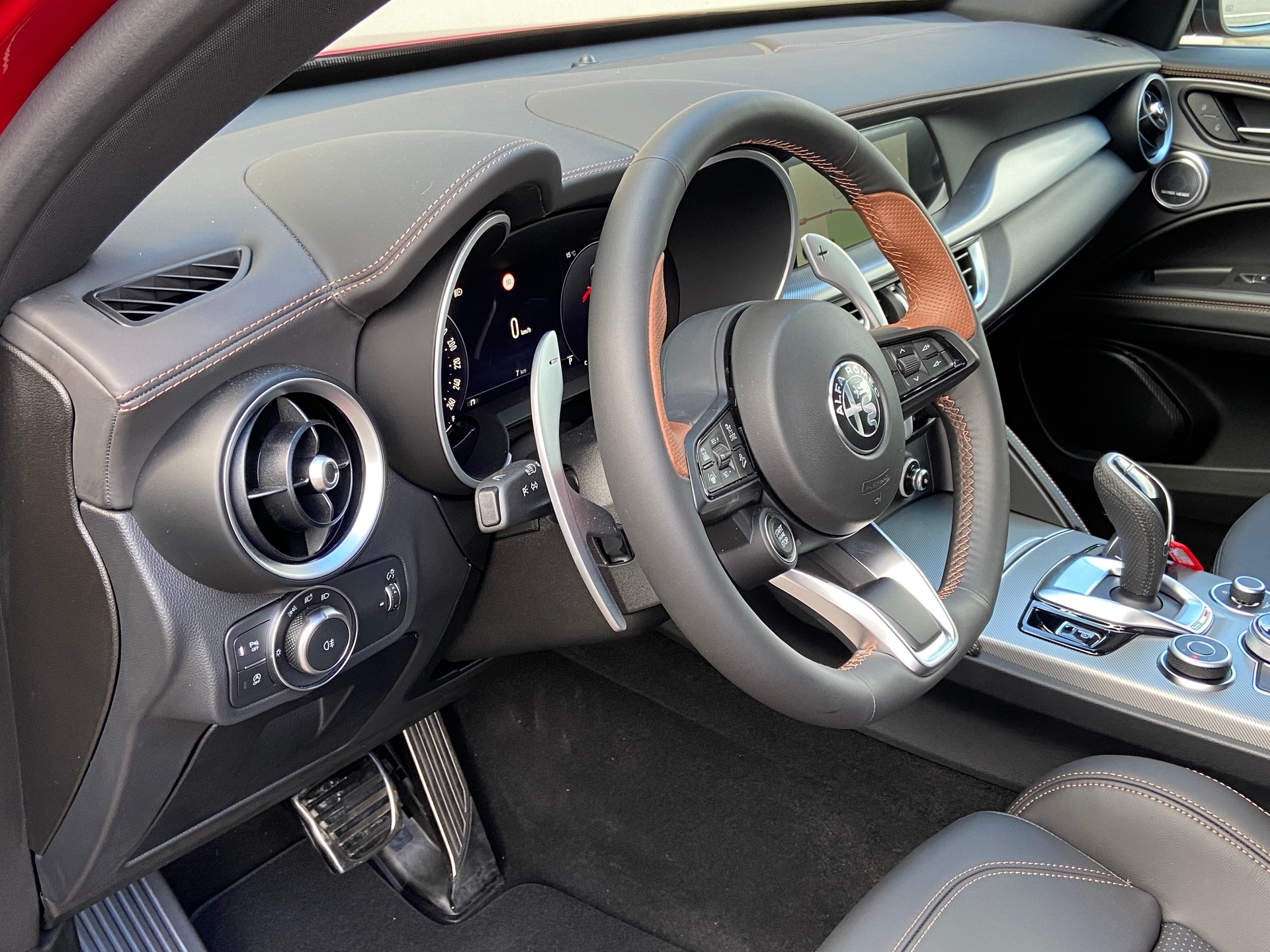 ALFA ROMEO Stelvio 2.0 Intensa Sky Q4 AT8-image-5