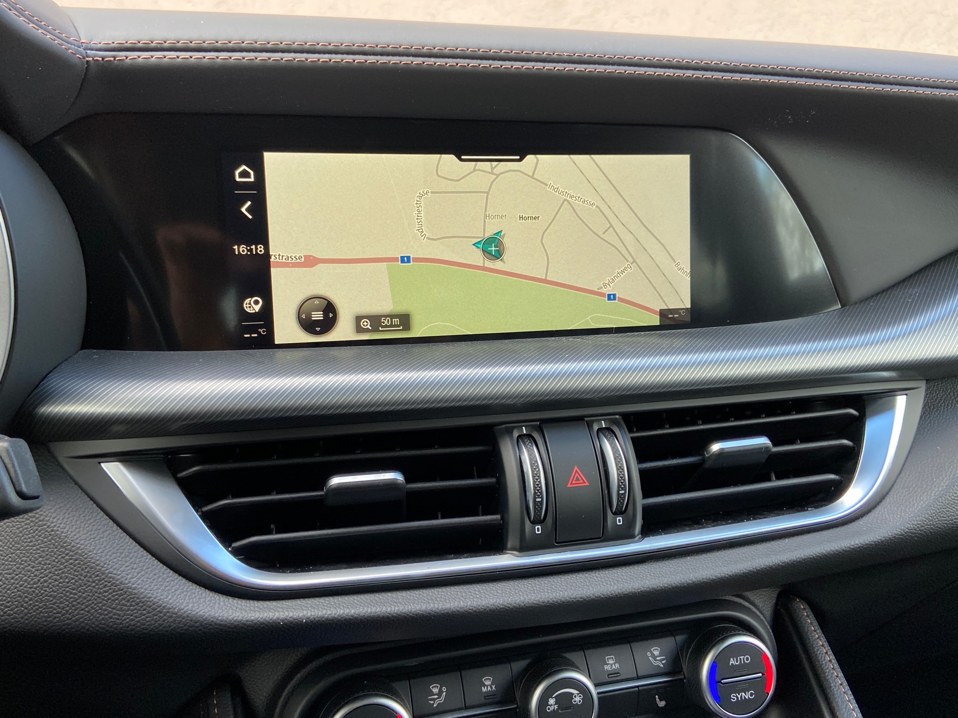 ALFA ROMEO Stelvio 2.0 Intensa Sky Q4 AT8-image-12