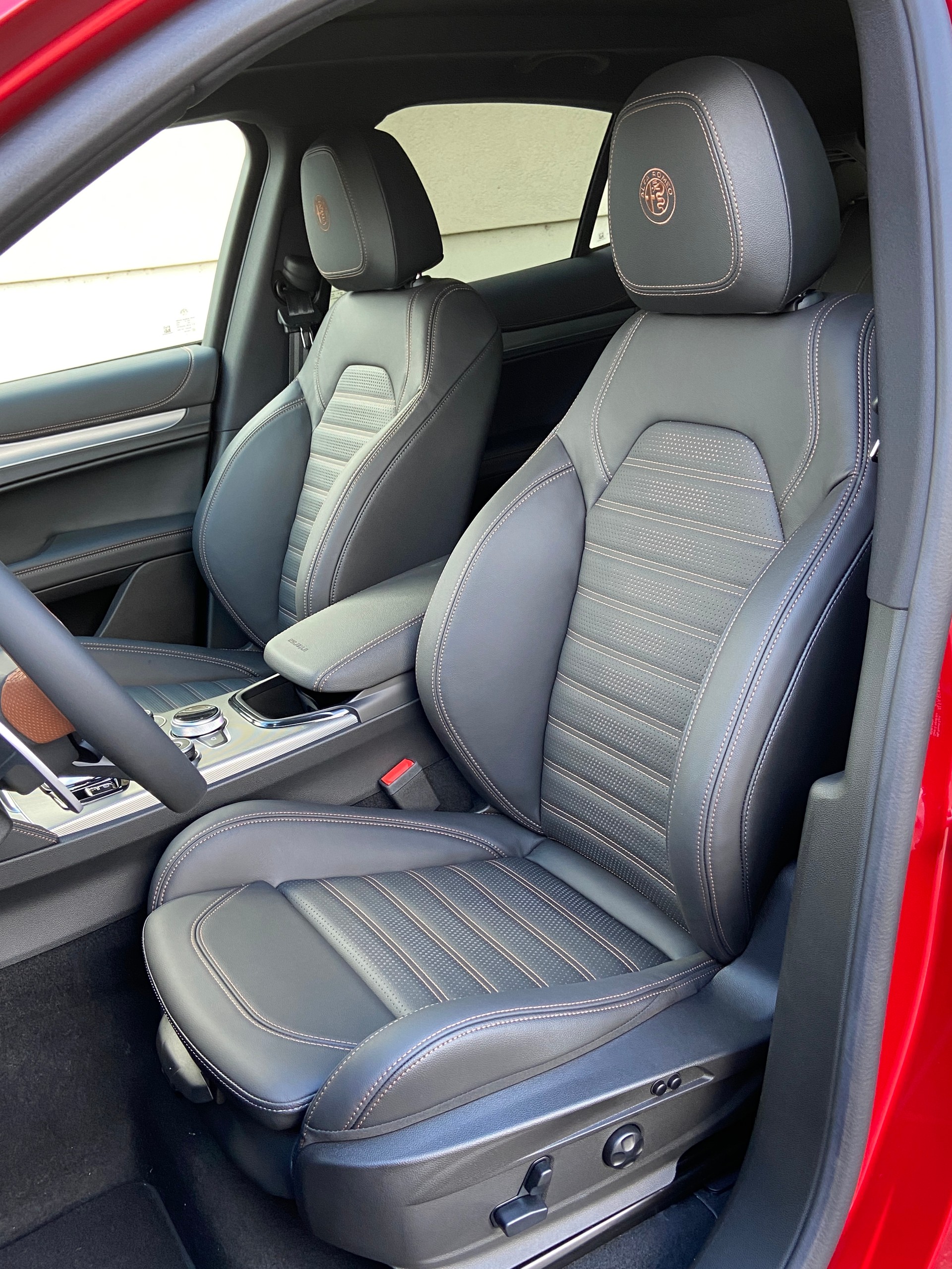 ALFA ROMEO Stelvio 2.0 Intensa Sky Q4 AT8-image-6