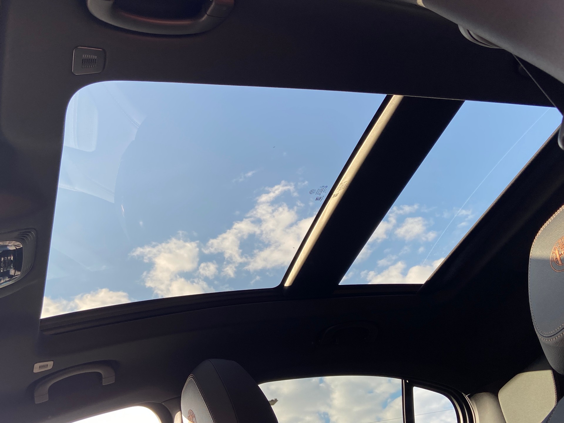 ALFA ROMEO Stelvio 2.0 Intensa Sky Q4 AT8-showroom-element-3