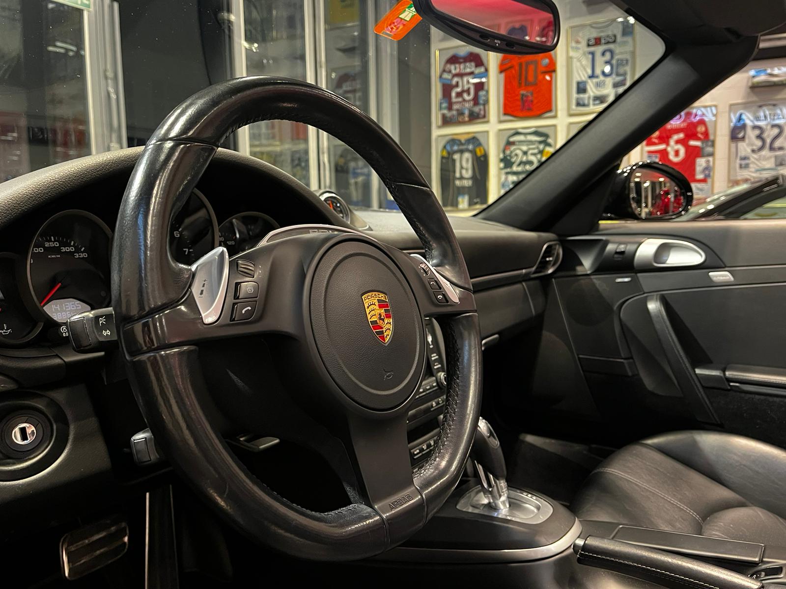 PORSCHE 911 Cabrio Carrera 4 GTS PDK-image-19