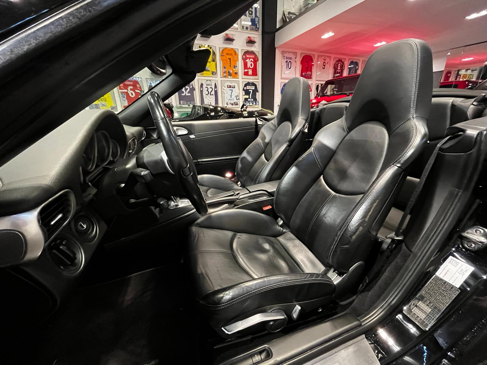PORSCHE 911 Cabrio Carrera 4 GTS PDK-image-18