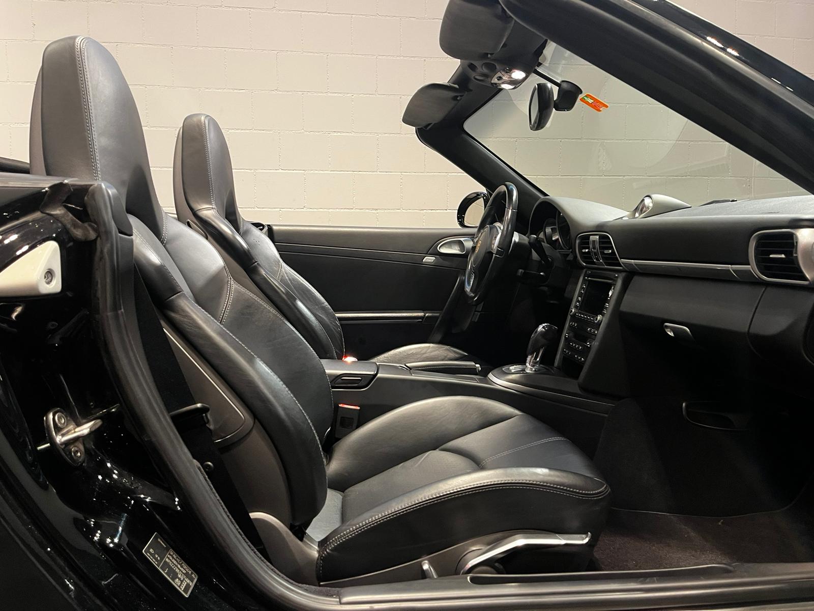 PORSCHE 911 Cabrio Carrera 4 GTS PDK-image-21
