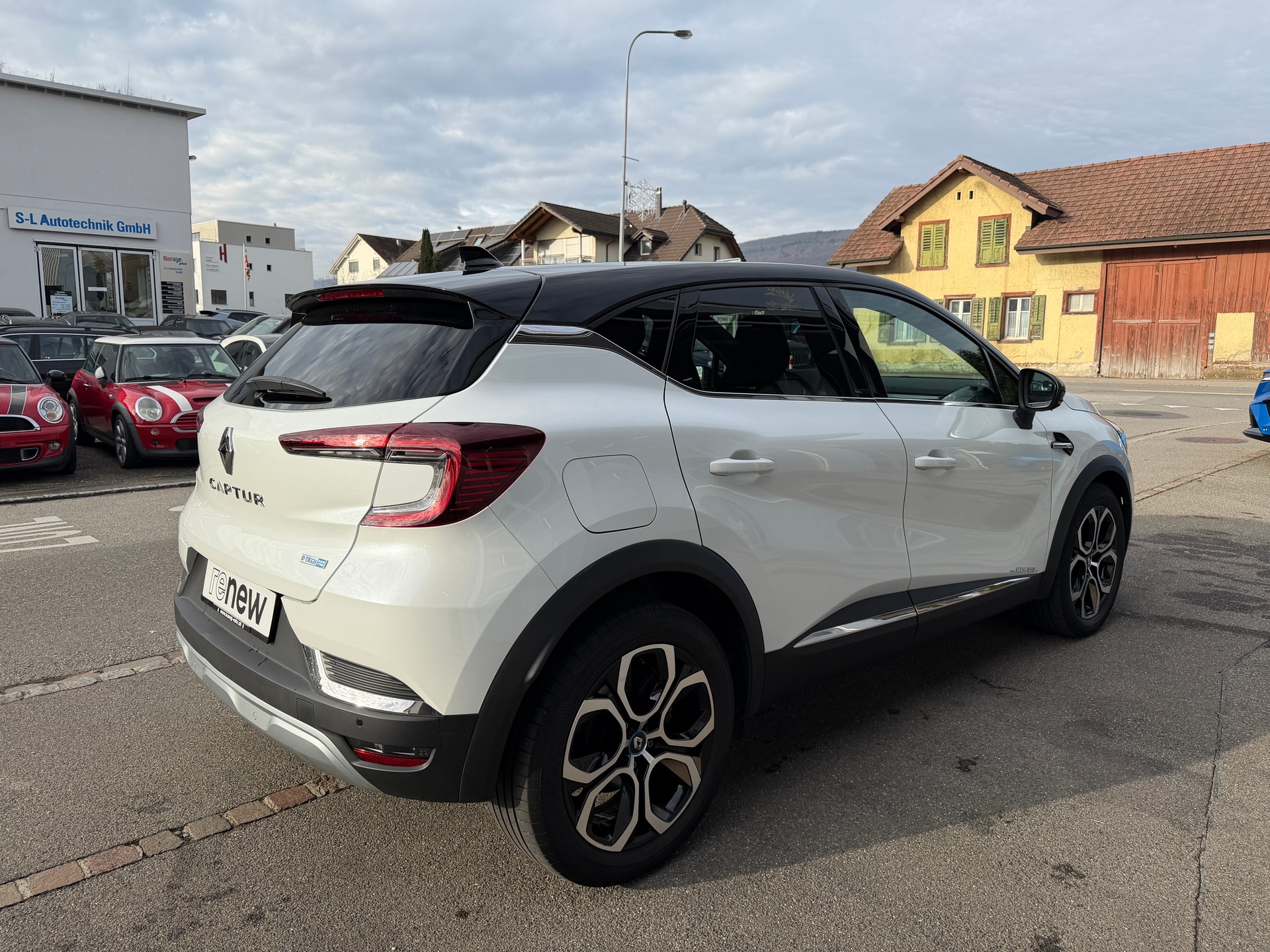RENAULT Captur 1.6 E-Tech Plug-in Edition One-image-3