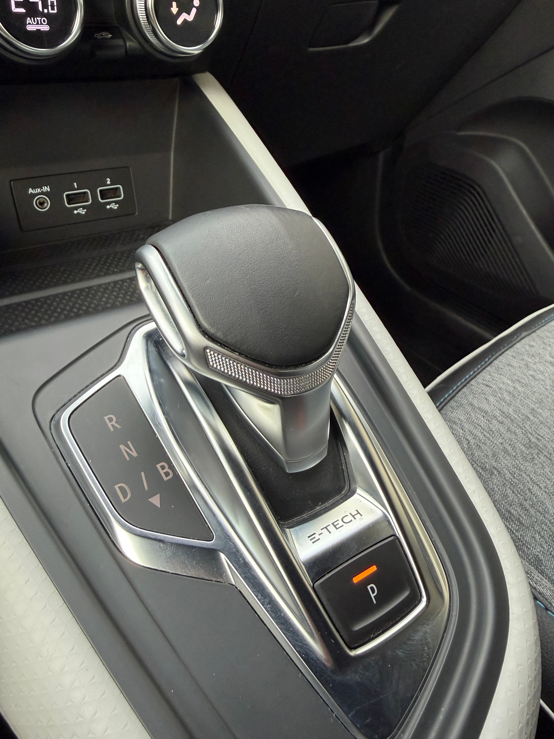 RENAULT Captur 1.6 E-Tech Plug-in Edition One-image-8