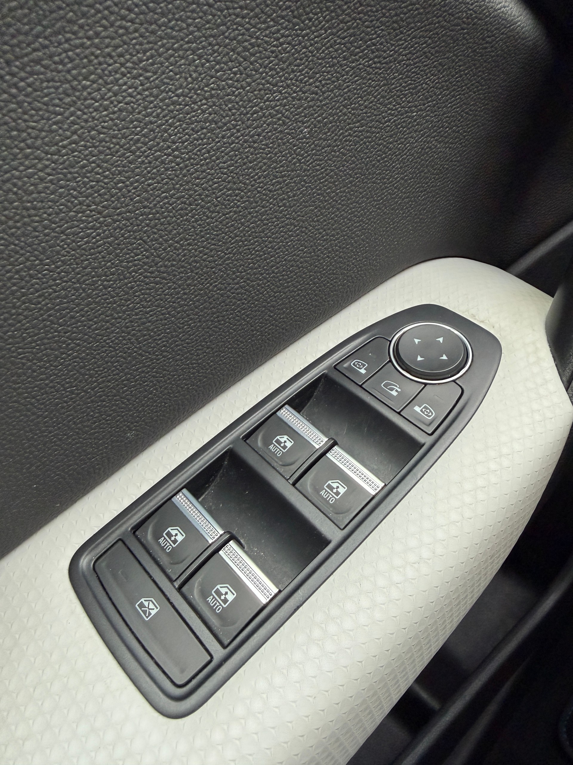 RENAULT Captur 1.6 E-Tech Plug-in Edition One-image-12