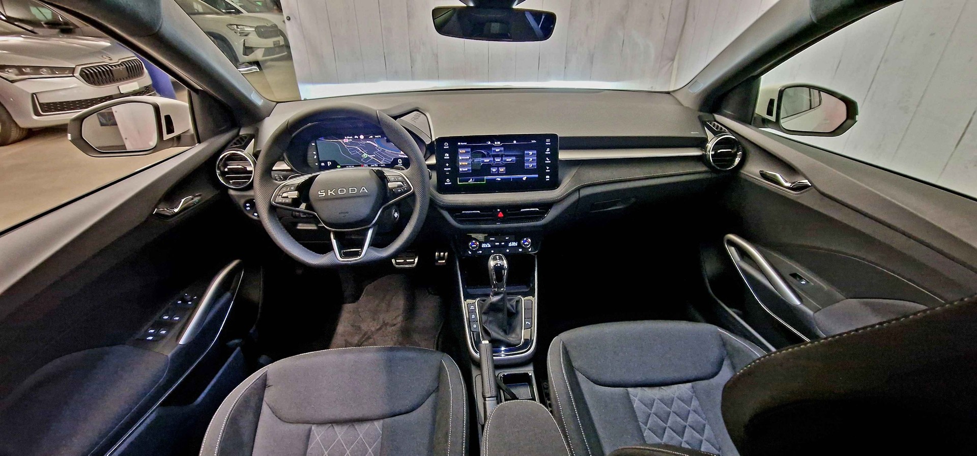 SKODA Fabia 1.0 TSI Dynamic DSG-image-15