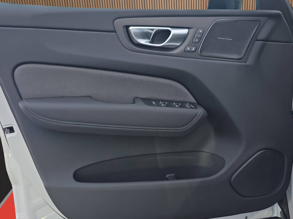 VOLVO XC60 2.0 T8 TE Polestar eAWD-image-13