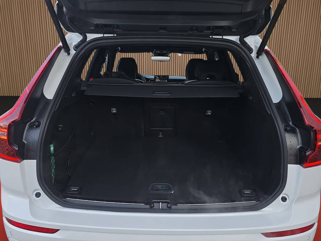 VOLVO XC60 2.0 T8 TE Polestar eAWD-image-17
