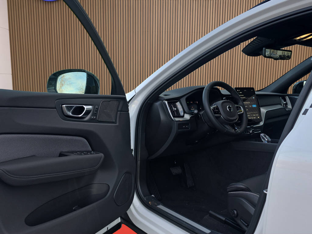 VOLVO XC60 2.0 T8 TE Polestar eAWD-image-21
