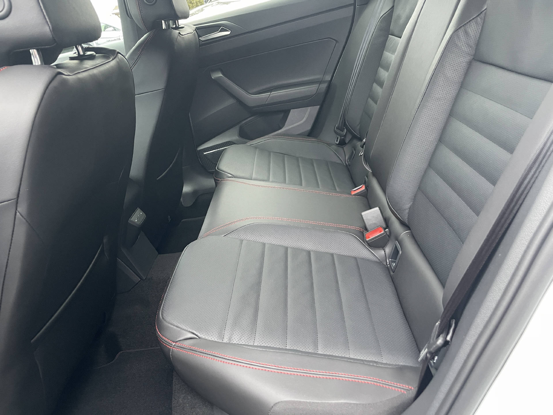 VW Polo 2.0 TSI GTI DSG-image-7