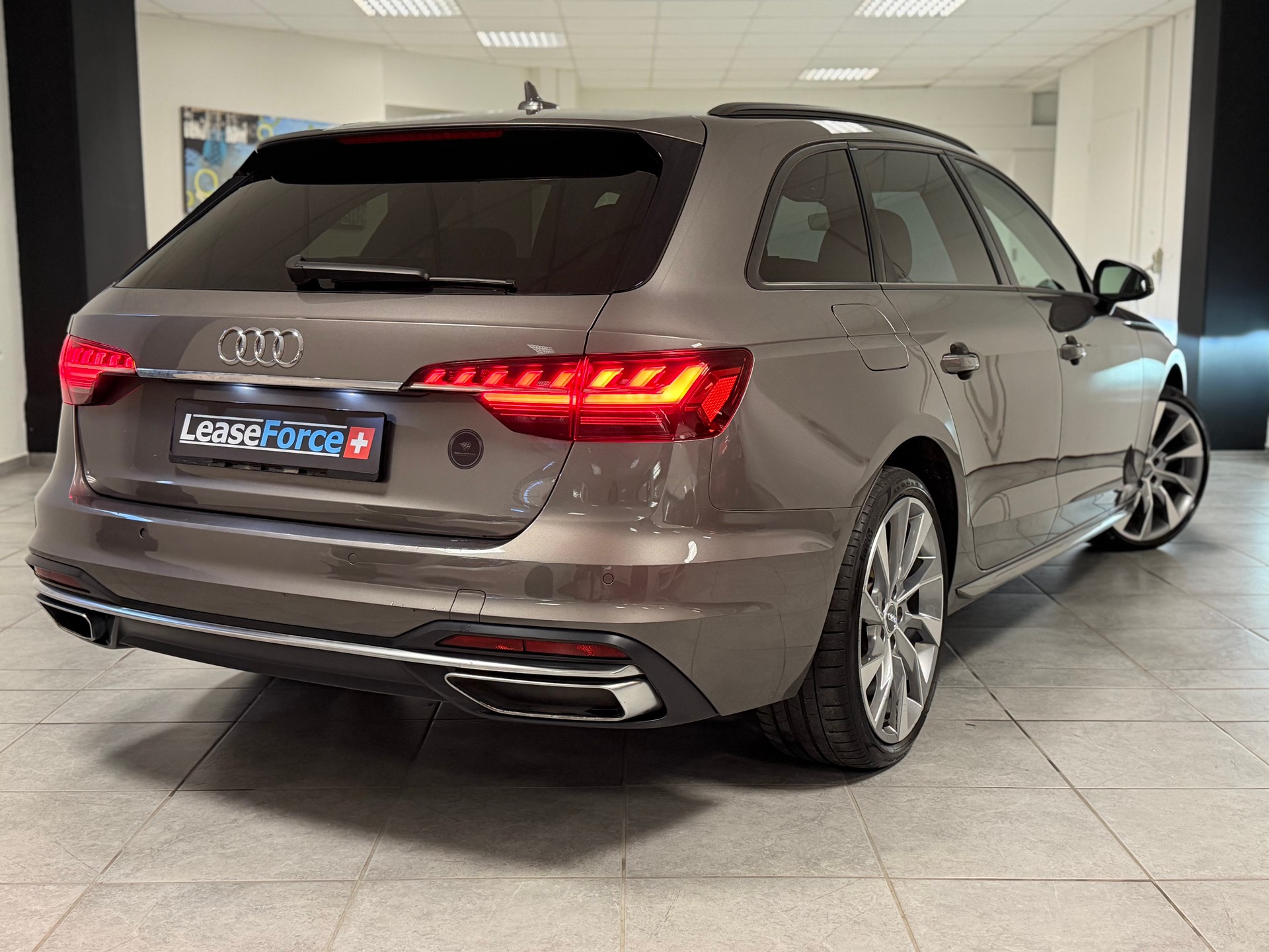 AUDI A4 Avant 40 TDI advanced quattro S-tronic-image-17