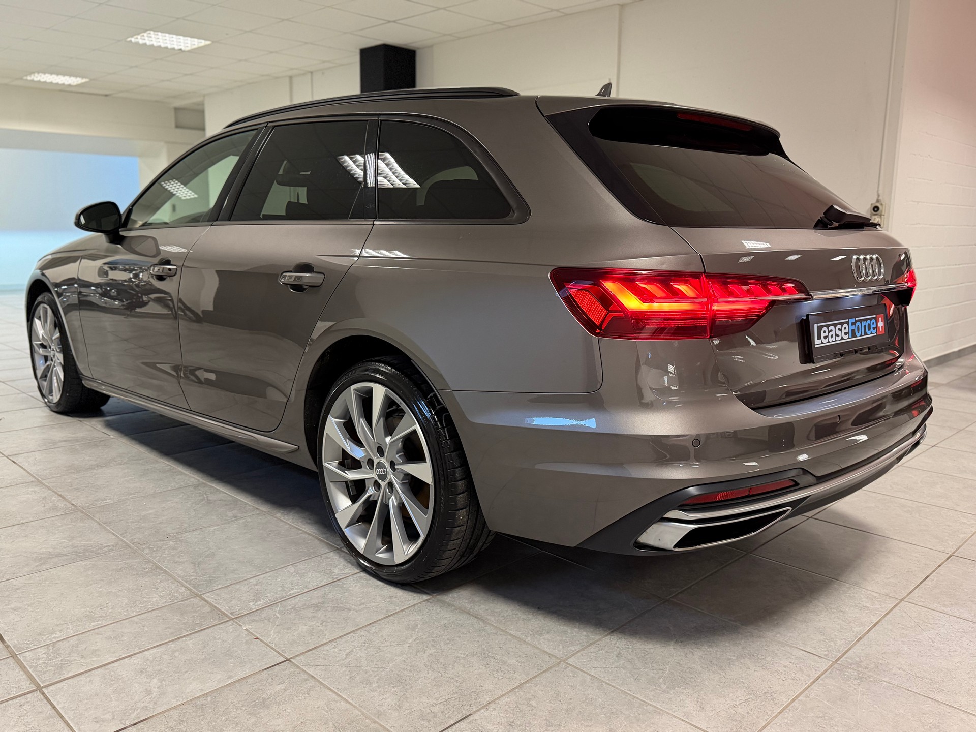 AUDI A4 Avant 40 TDI advanced quattro S-tronic-image-11