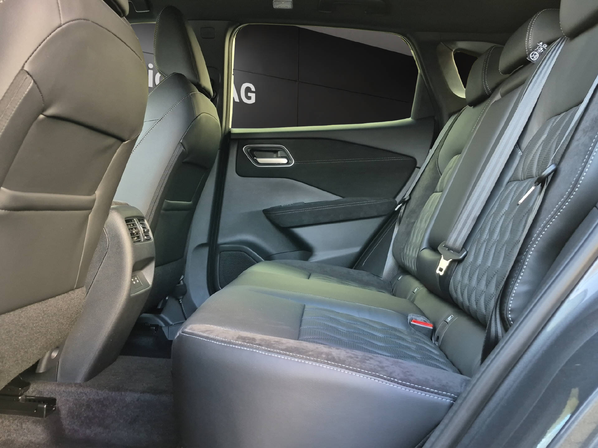 NISSAN Qashqai 1.3 DIG-T Tekna+ 4x4-image-11