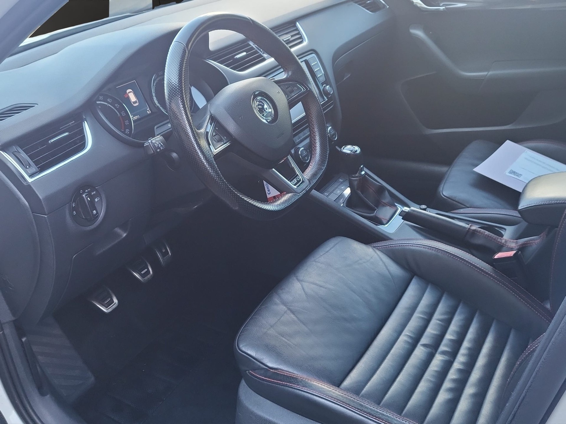 SKODA Octavia Combi 2.0 TDI RS-image-16