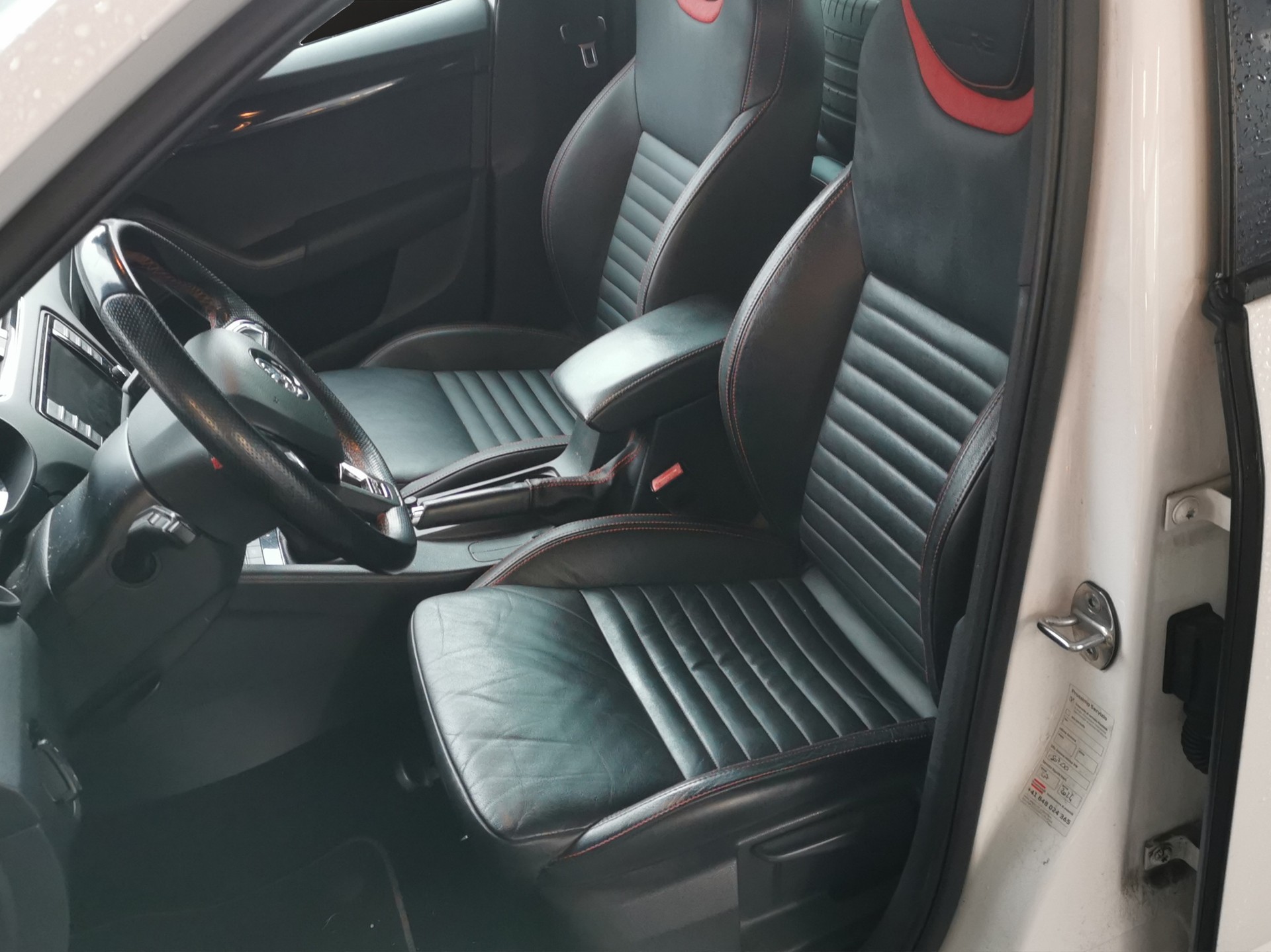 SKODA Octavia Combi 2.0 TDI RS-image-5