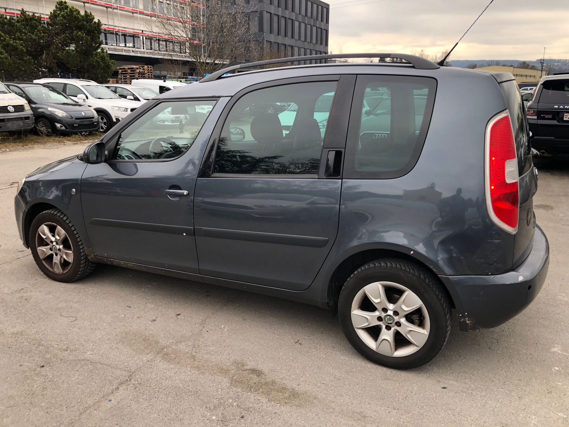 SKODA Roomster 1.6 Scout Automatic-image-4