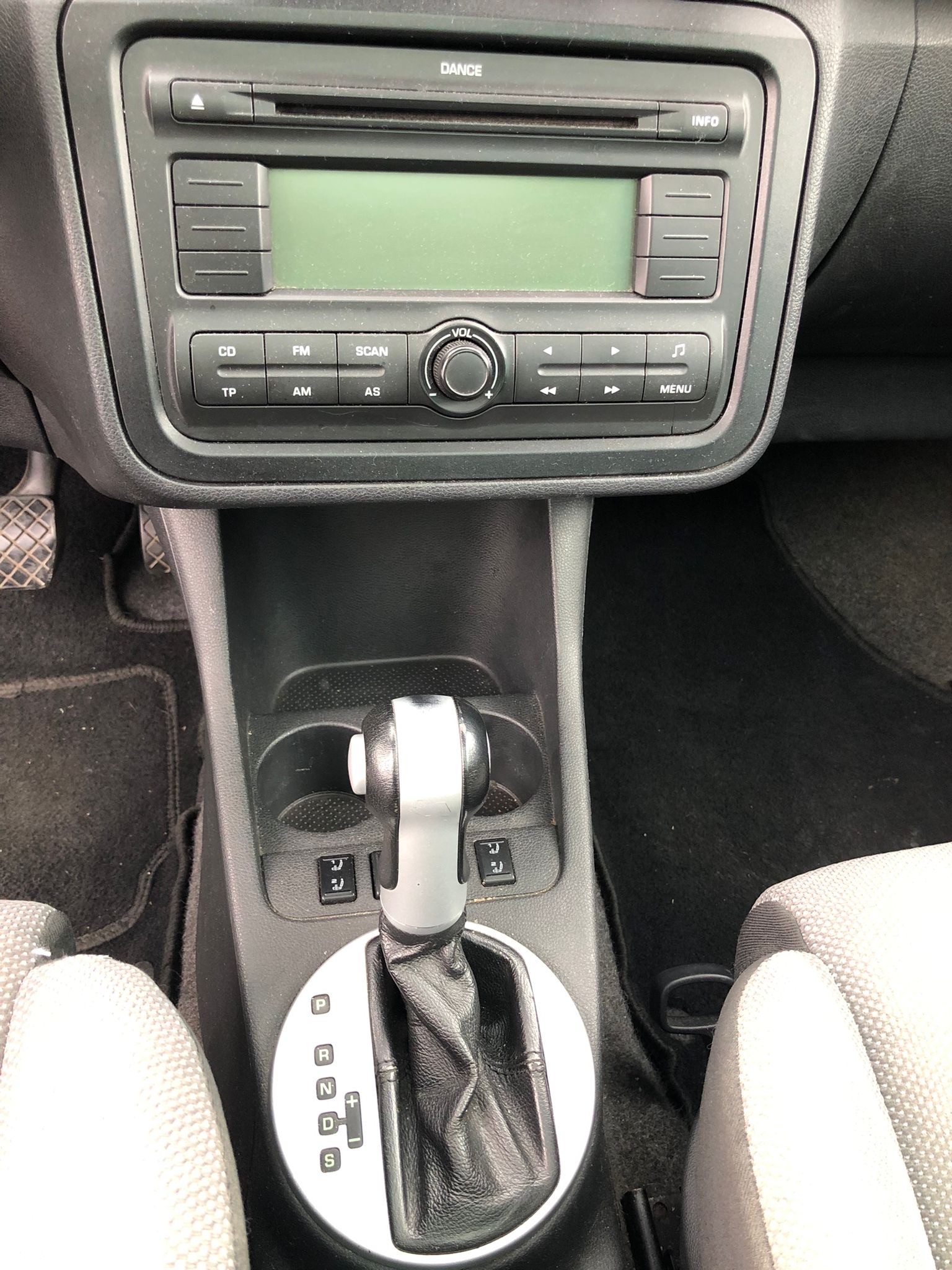 SKODA Roomster 1.6 Scout Automatic-image-9