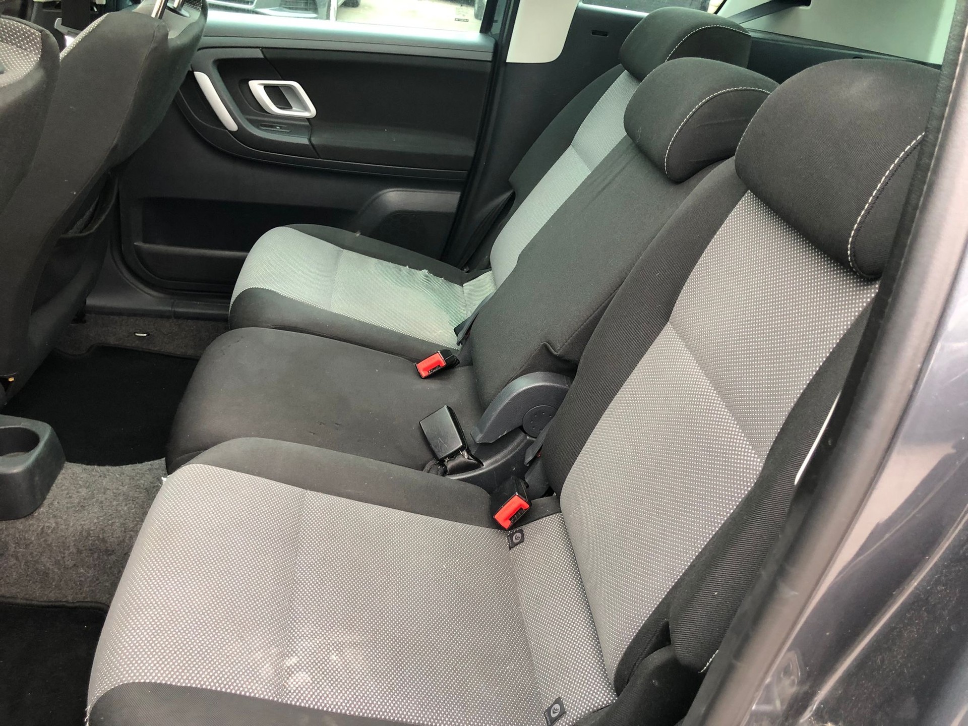 SKODA Roomster 1.6 Scout Automatic-image-12
