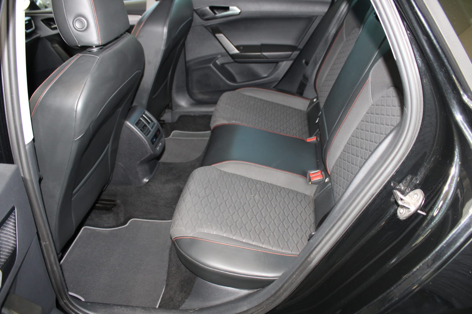 SEAT Leon ST 2.0 TDI EVO DSG 4Drive Hola FR-image-6