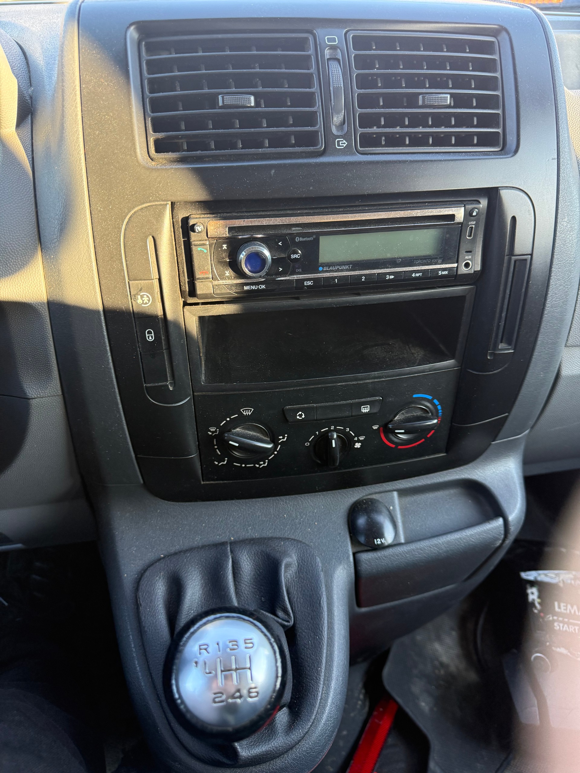 PEUGEOT Expert Tepee 2.0 HDi Confort L1-image-9