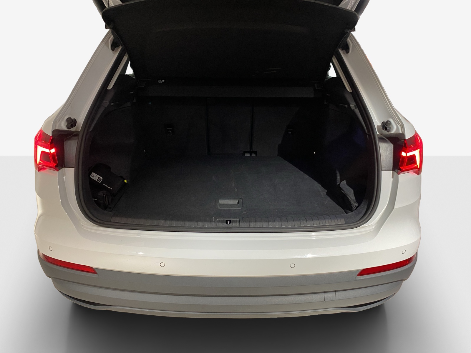 AUDI Q3 35 TDI quattro S-tronic-image-12