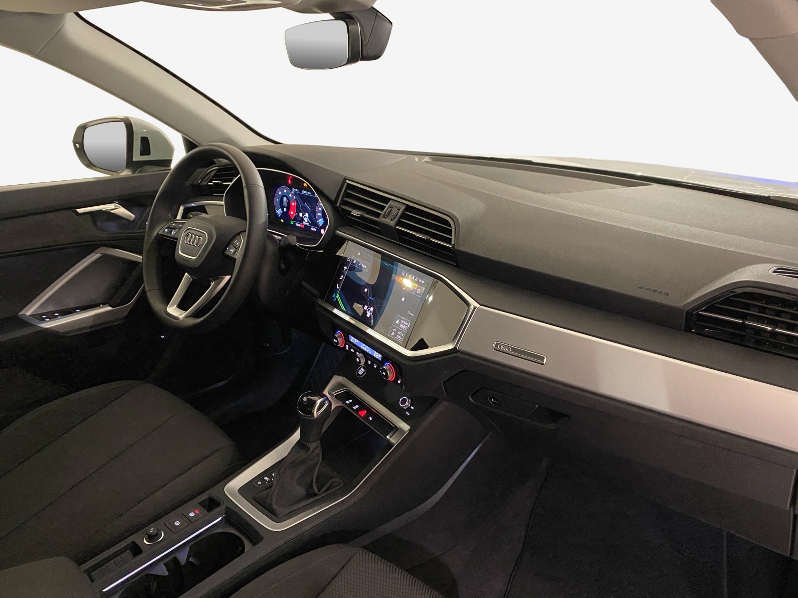 AUDI Q3 35 TDI quattro S-tronic-image-13