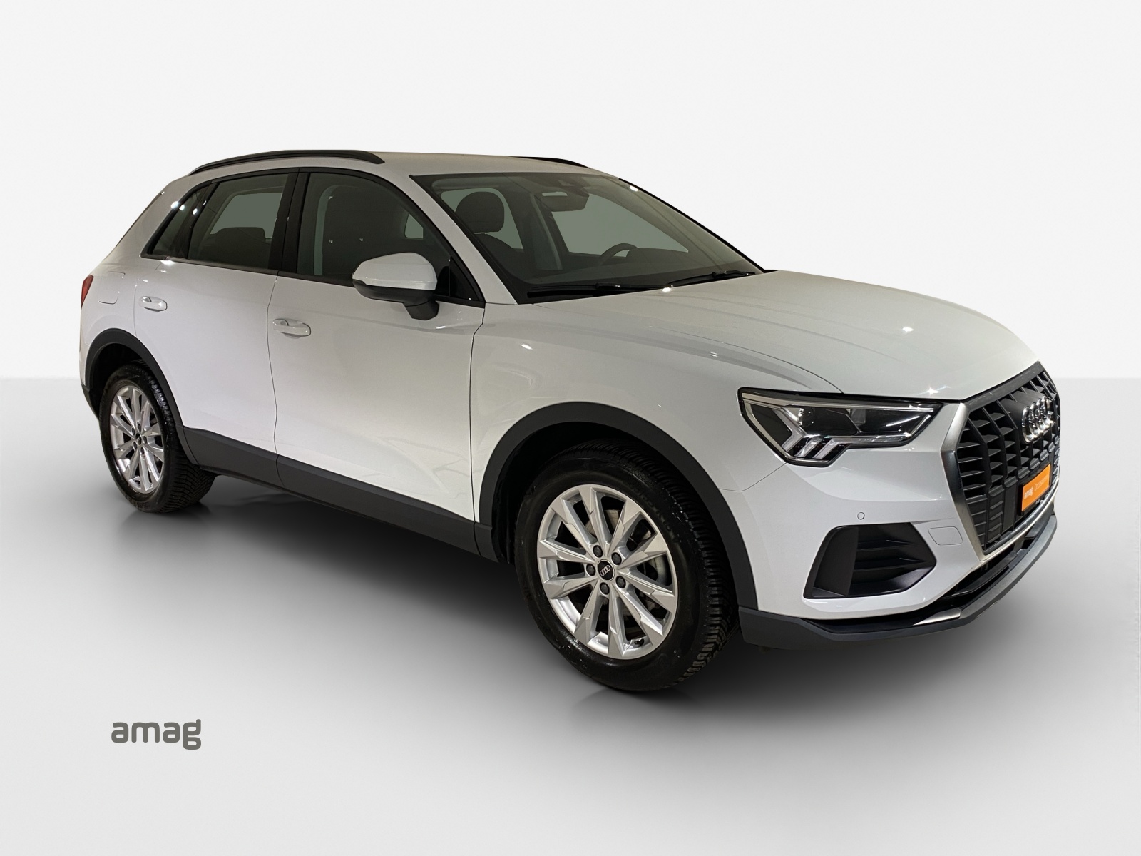 AUDI Q3 35 TDI quattro S-tronic-image-5