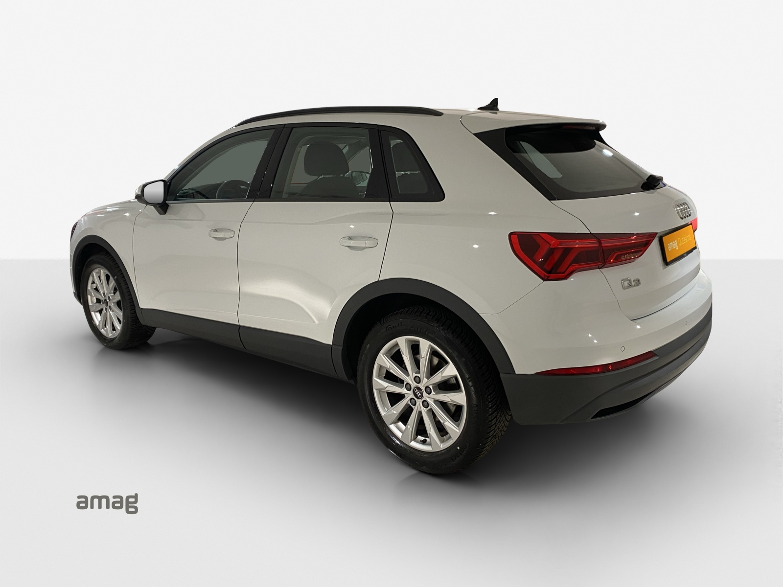 AUDI Q3 35 TDI quattro S-tronic-image-2