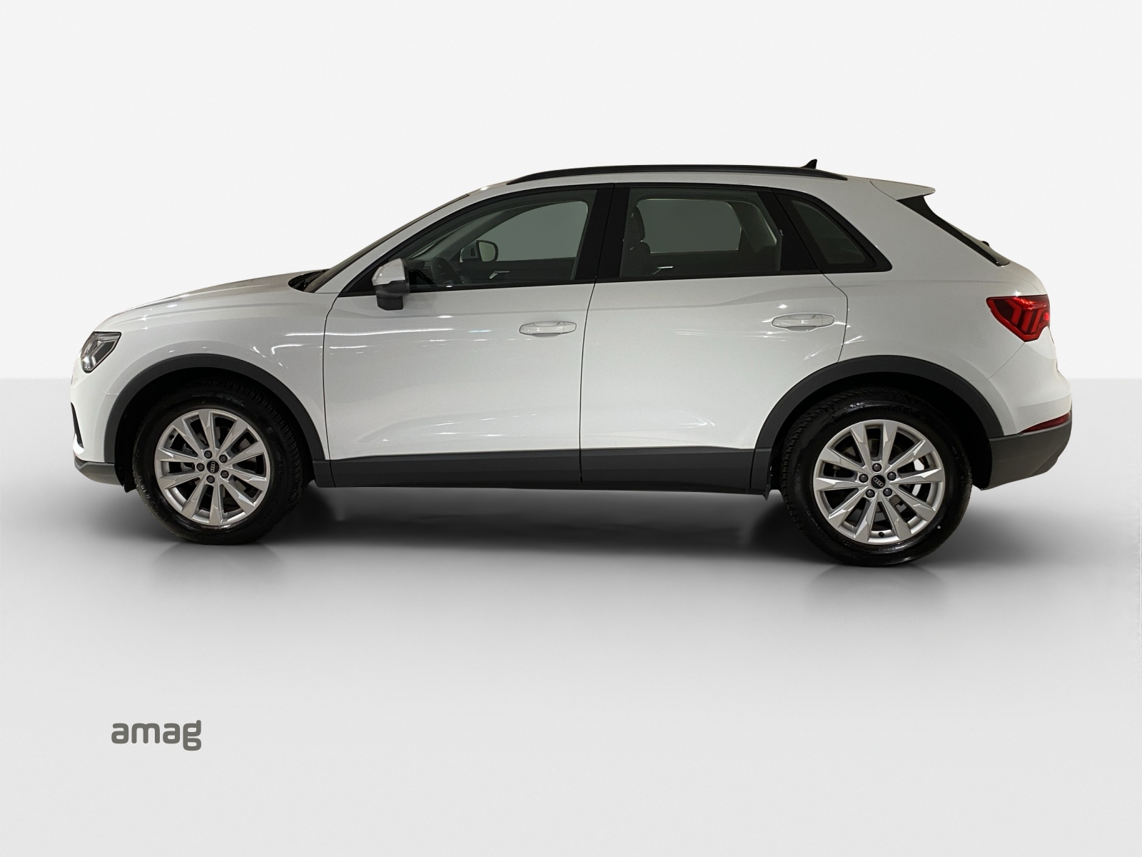 AUDI Q3 35 TDI quattro S-tronic-image-1