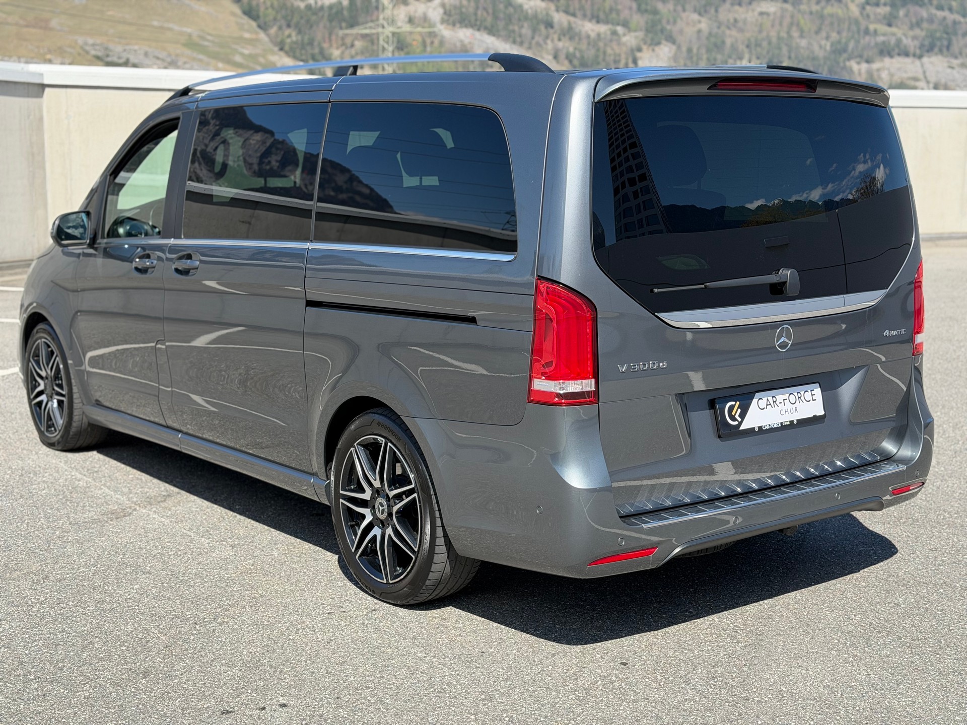 MERCEDES-BENZ V 300 d lang Swiss Edition 4Matic 9G-Tronic-showroom-element-3