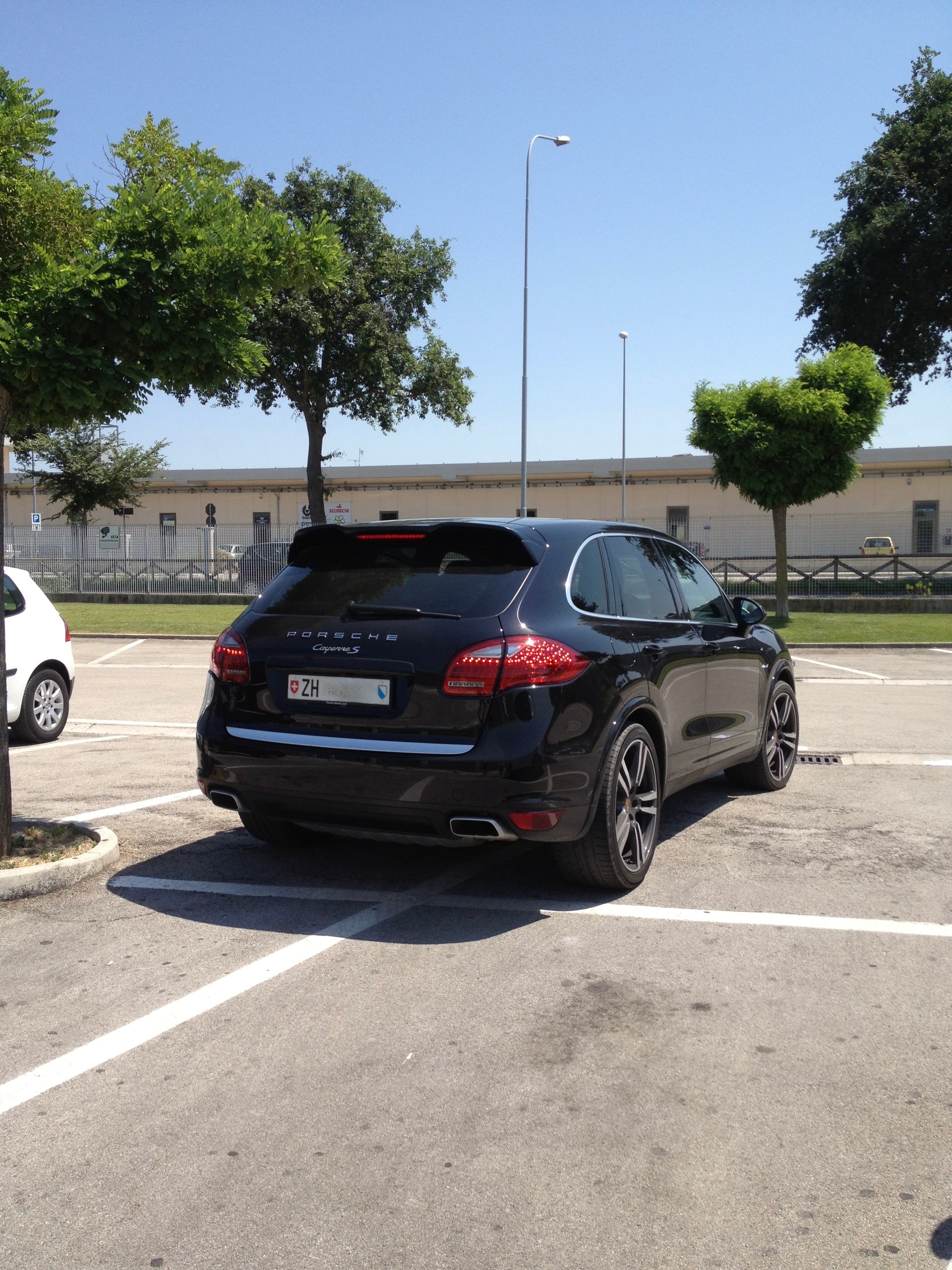 PORSCHE Cayenne S Diesel-image-1