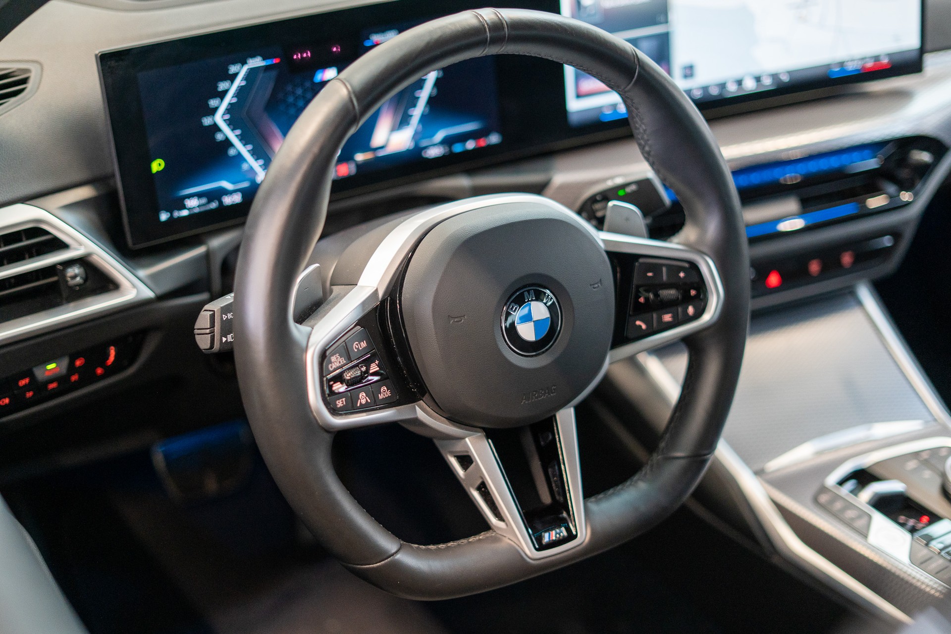 BMW 330i xDrive M Sport SAG / LCI / 360°Kamera / HeadUp / Glasdach-image-11