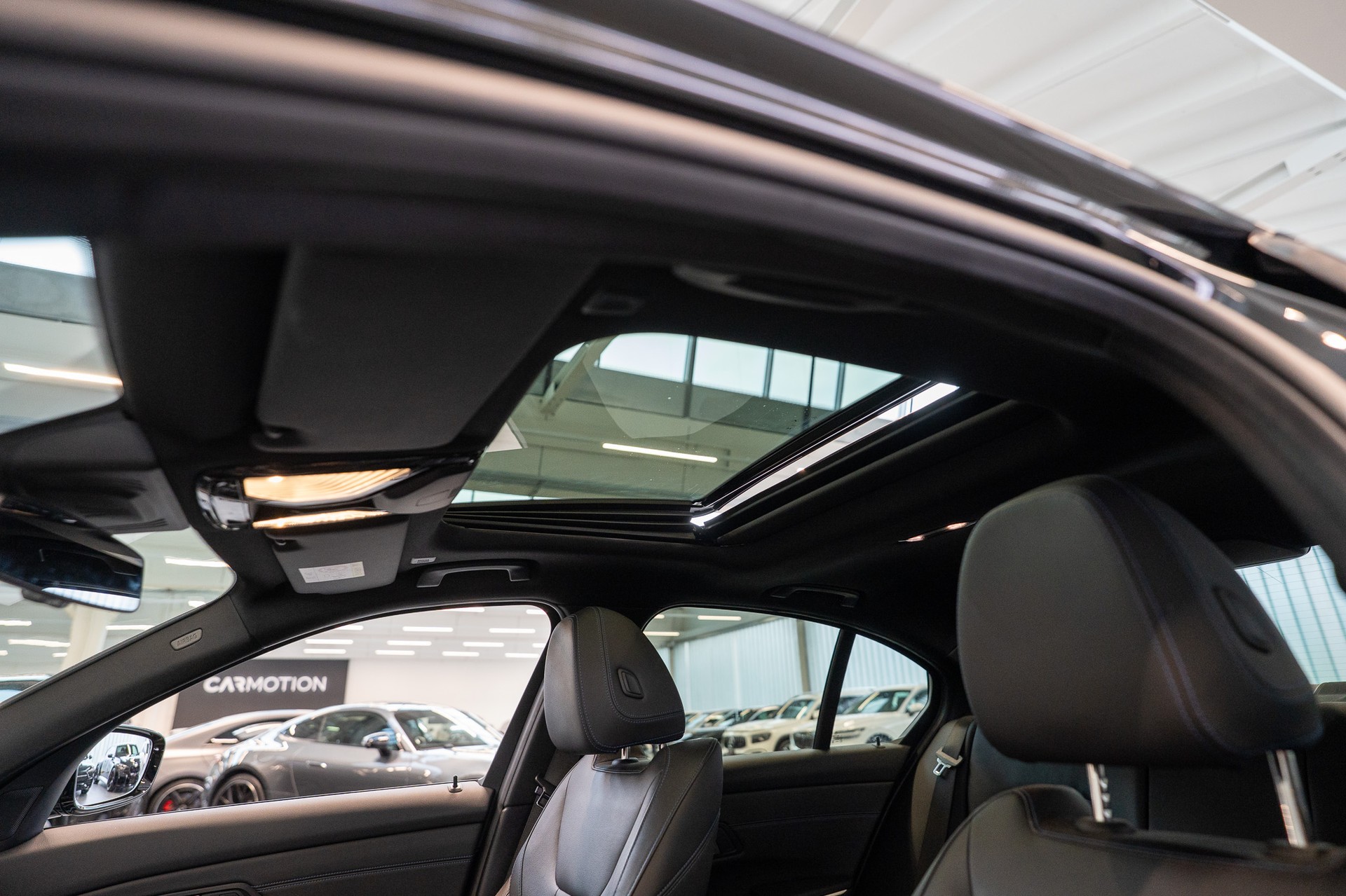 BMW 330i xDrive M Sport SAG / LCI / 360°Kamera / HeadUp / Glasdach-image-9