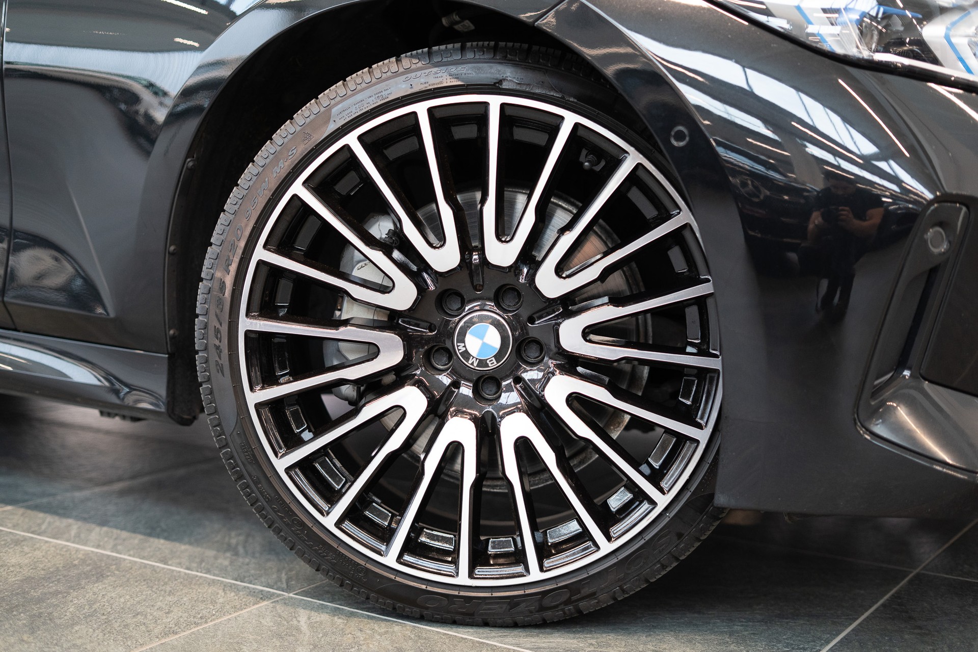 BMW 330i xDrive M Sport SAG / LCI / 360°Kamera / HeadUp / Glasdach-image-25